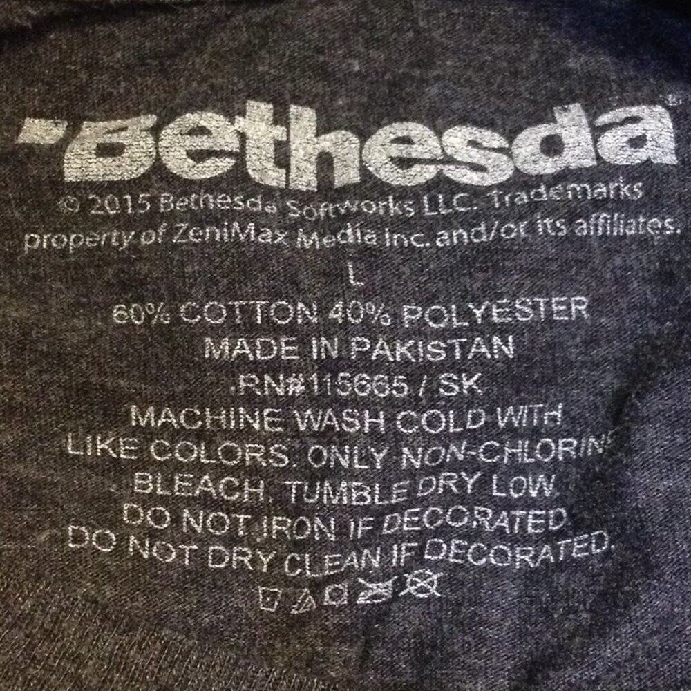 Bethesda Fallout Dark Gray Distressed Short Sleeve Point & WInk T-Shirt Large - Picture 4 of 10
